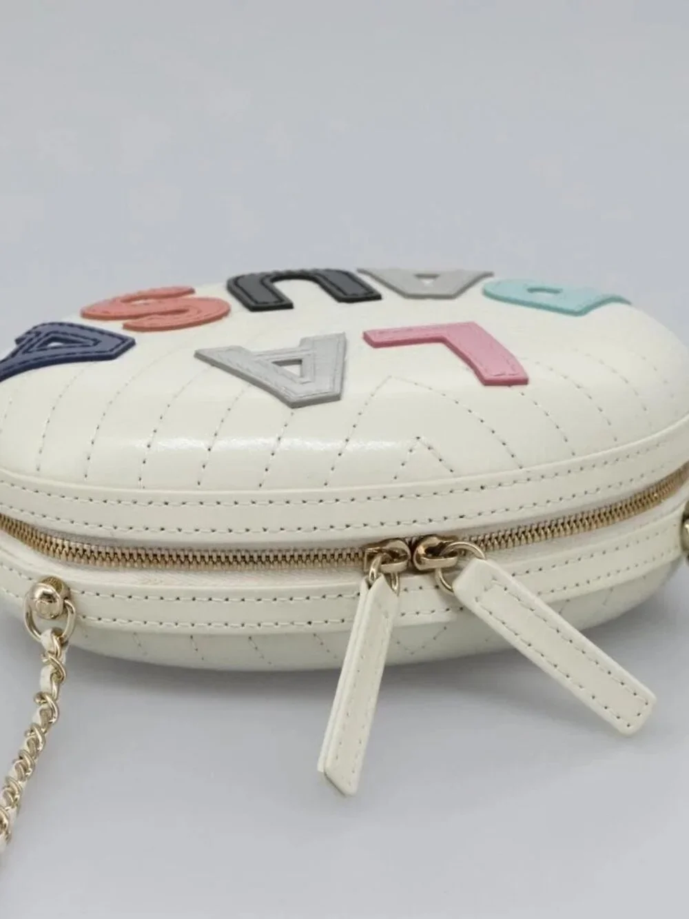 CHANEL V Stitch LA PAUSA Chain Shoulder Bag Leather White CC Auth bs23014SAV